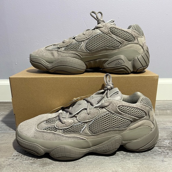 Yeezy 500 - Picture 2 of 5
